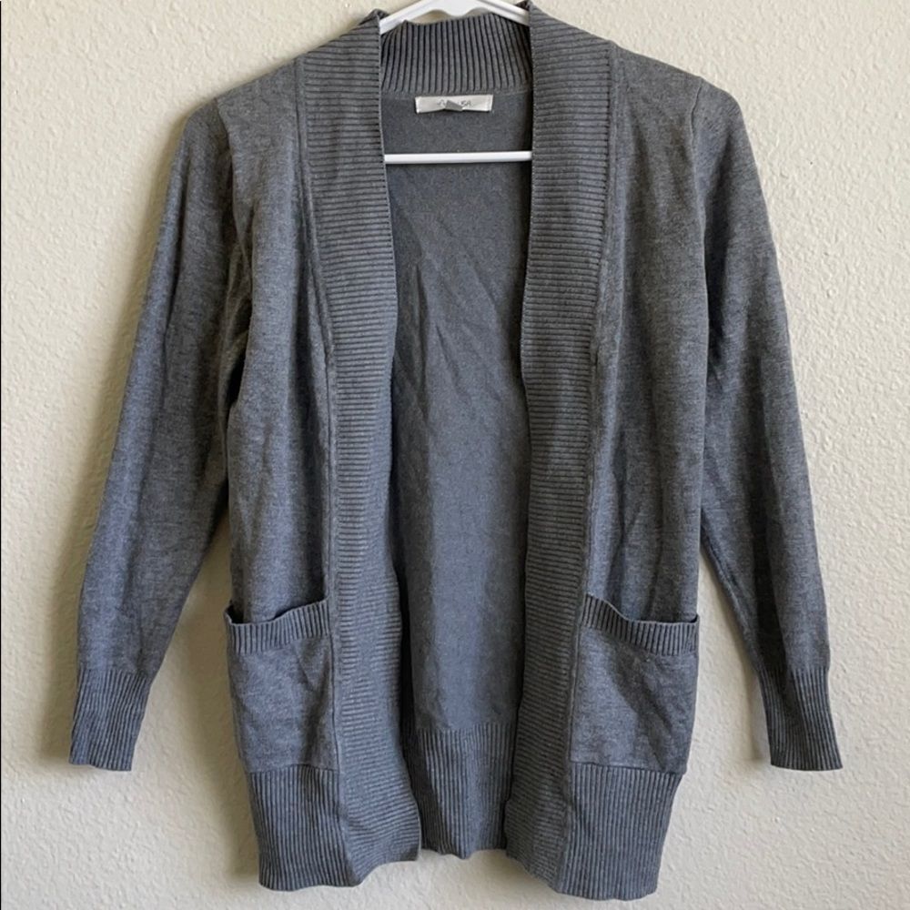 🔹4/$25 Gray sweater 